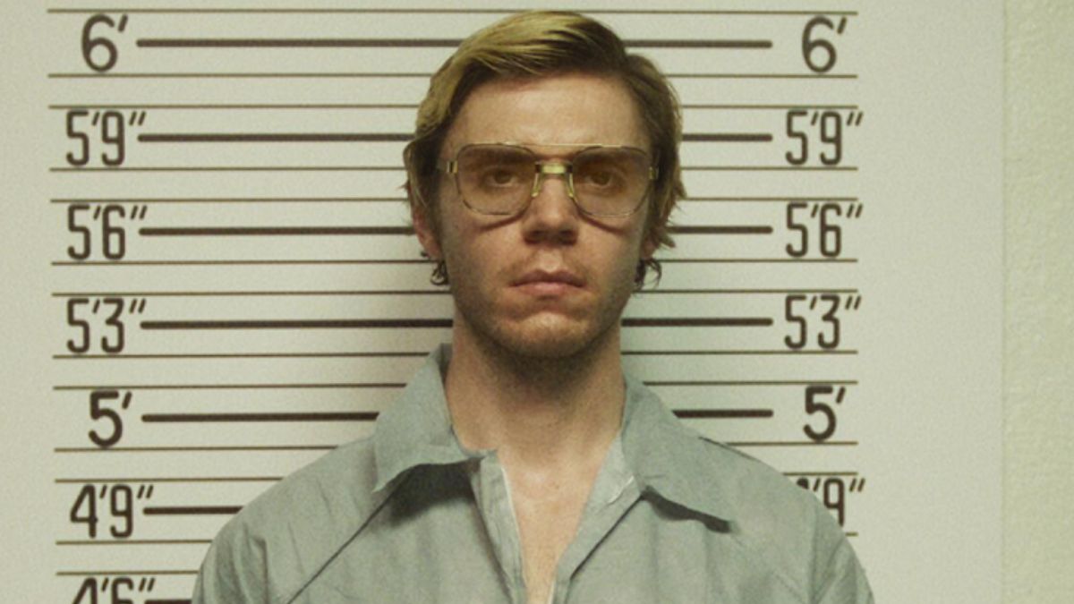La vera storia di Jeffrey Dahmer, il mostro di Milwaukee, ti aspetta su Netflix. Una serie avvincente per gli appassionati di crime.