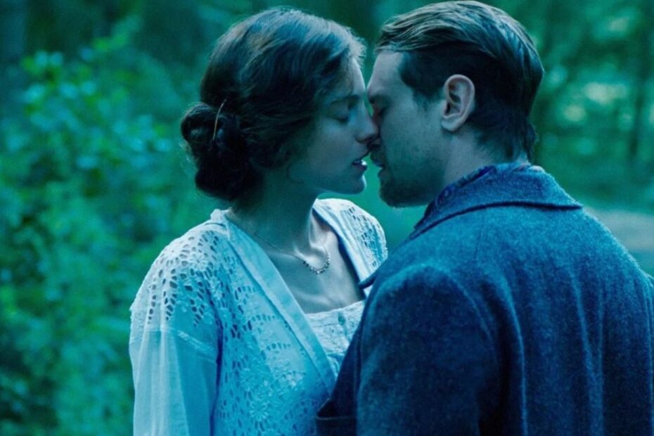 Abbiamo stilato per voi la selezione aggiornata dei film più "sensuali" da vedere su Netflix. Tutti collegati dal filo rosso della passione.