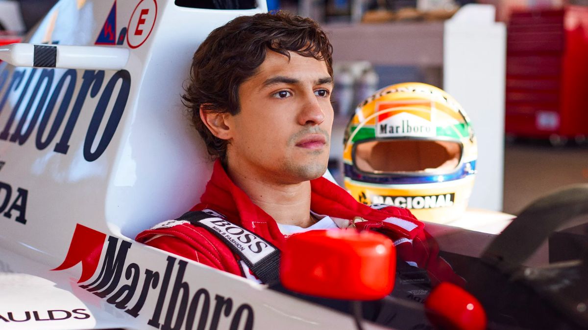 Gabriel Leone nei panni di Ayrton in Senna serie tv netflix