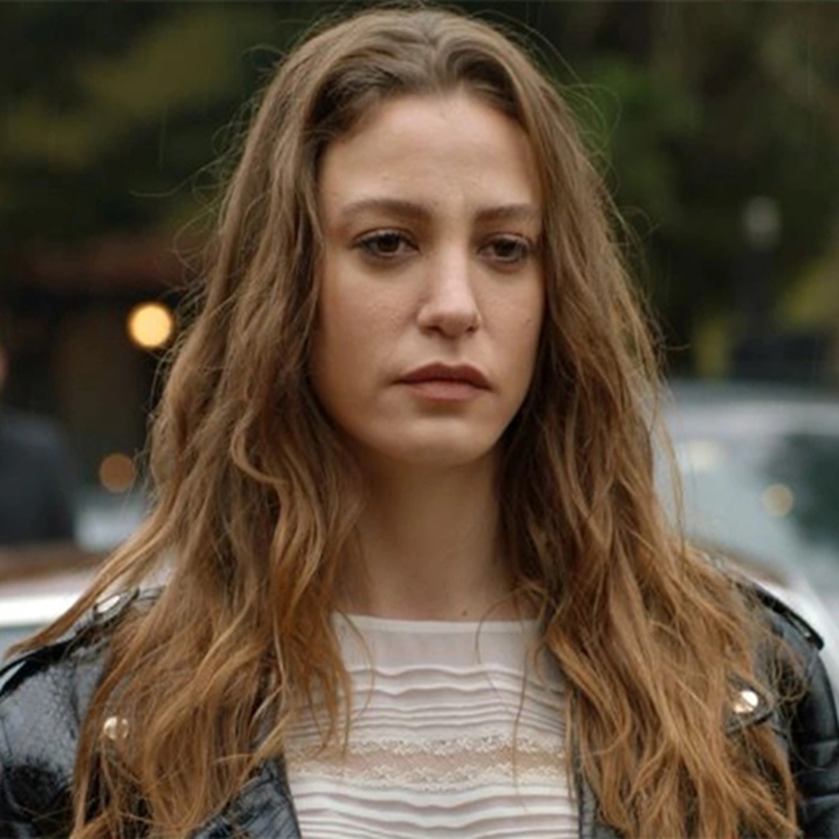 Serenay Sarikaya vita privata carriera curiosità fidanzato instagram attrice turca protagonista di Thank You Next e Shahmaran