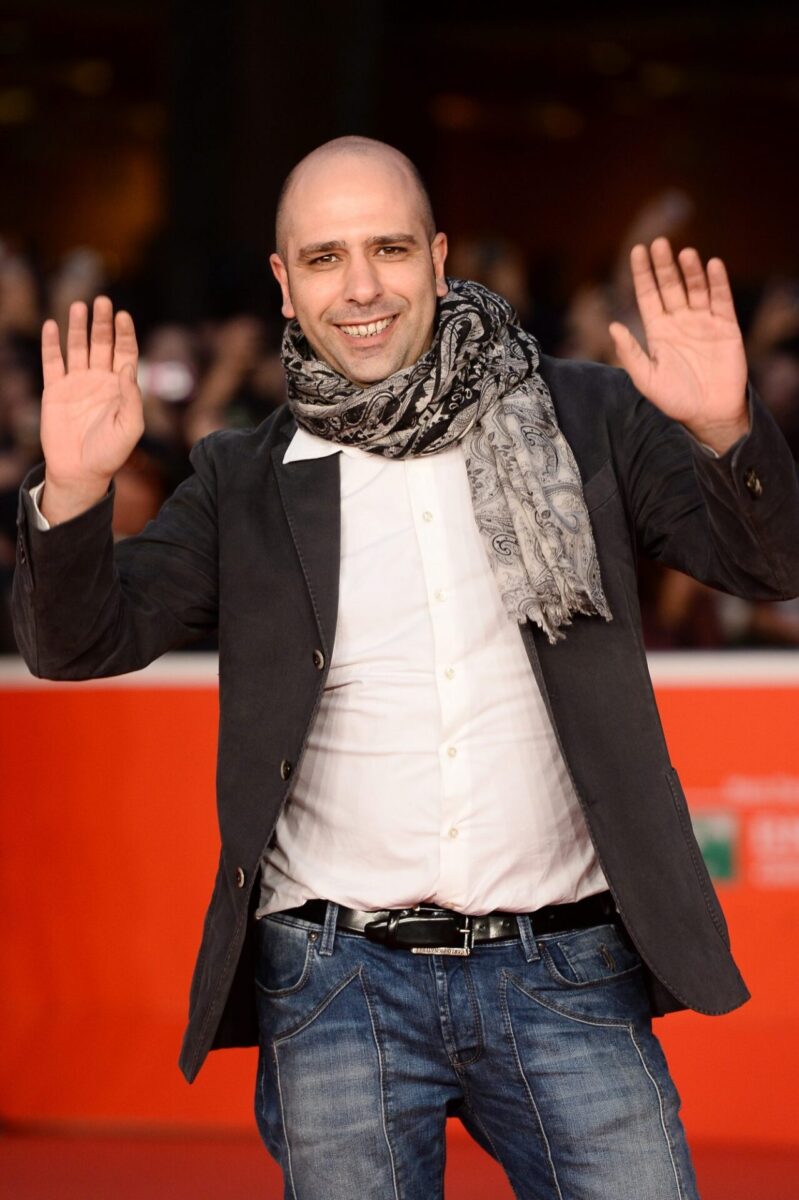 Se amate le commedie italiane e le risate, non perdetevi questa Top 10 dei film che troverete su Netflix Italia.