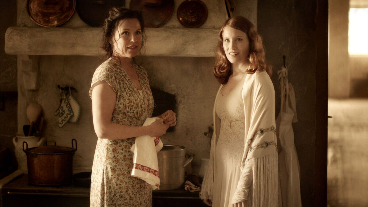 Regalati un viaggio nel tempo e nel romanticismo con 10 film storici ispirati alle storie d'amore del passato. Scopri trame coinvolgenti e ambientazioni da sogno.