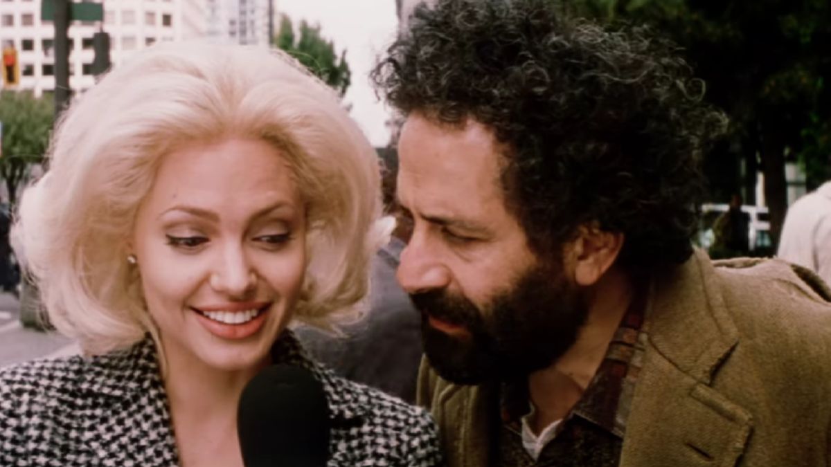 Una vita quasi perfetta: una romantica Angelina Jolie su Netflix in una commedia senza tempo, alla ricerca del senso della vita