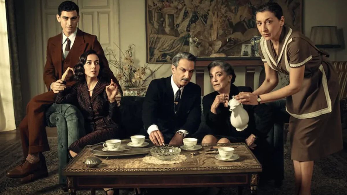 Qualcuno deve morire: la mini serie spagnola "nascosta" su Netflix ci riporta alla Spagna franchista degli anni '50.