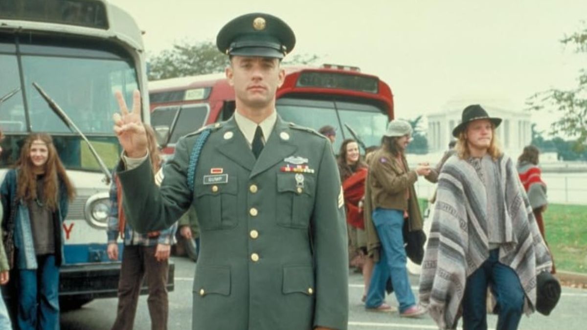 Torna su Netflix Forrest Gump, un capolavoro da 6 Oscar che, con disarmante tenerezza attraversa mezzo secolo di storia americana.