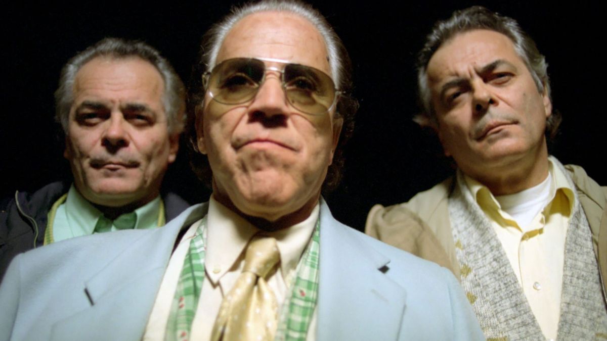 L’amico di famiglia, su Netflix il film più crudele e viscerale di Paolo Sorrentino. Il protagonista, stavolta, è un uomo viscido e crudele.