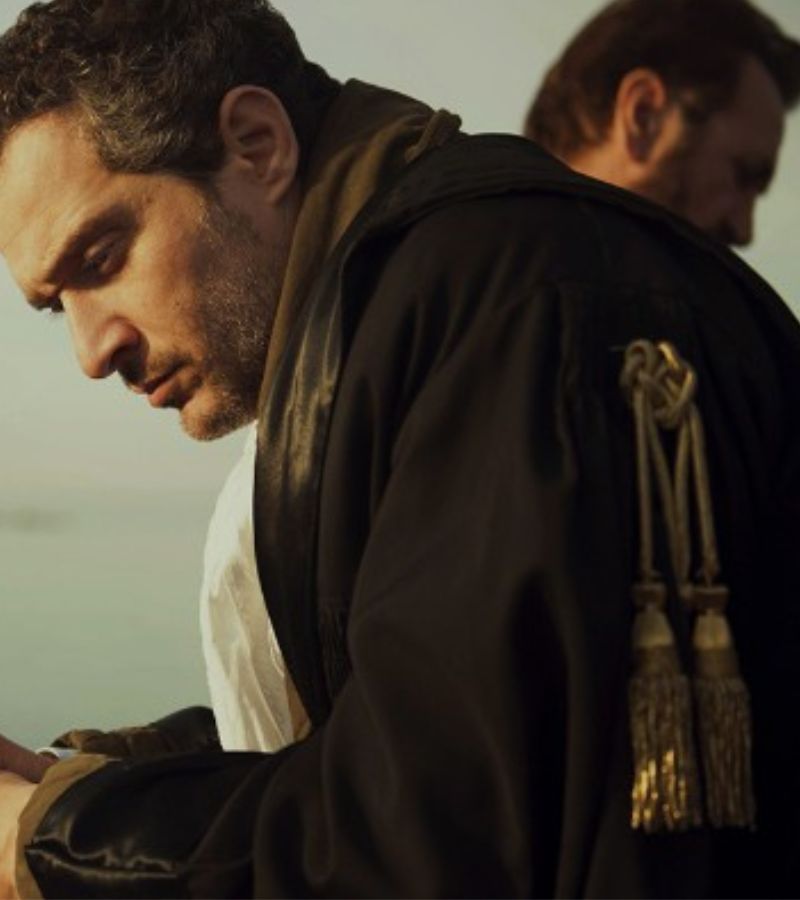 "Rimetti a noi i nostri debiti": il primo film italiano di Netflix, con due strepitose interpretazioni di Marco Giallini e Claudio Santamaria.