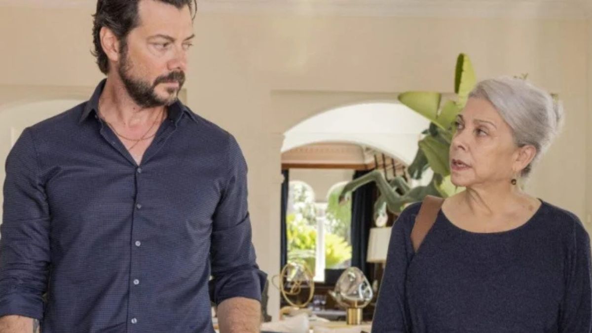 "Due tombe" è la nuova serie spagnola, anzi miniserie, che vedremo presto su Netflix. Tra i protagonisti c'è Il Professore de La Casa di Carta