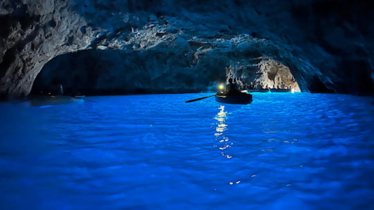 Le magiche location nel Mediterraneo di film e serie tv su Netflix: parti con noi in questo viaggio ideale tra scenari incantevoli.