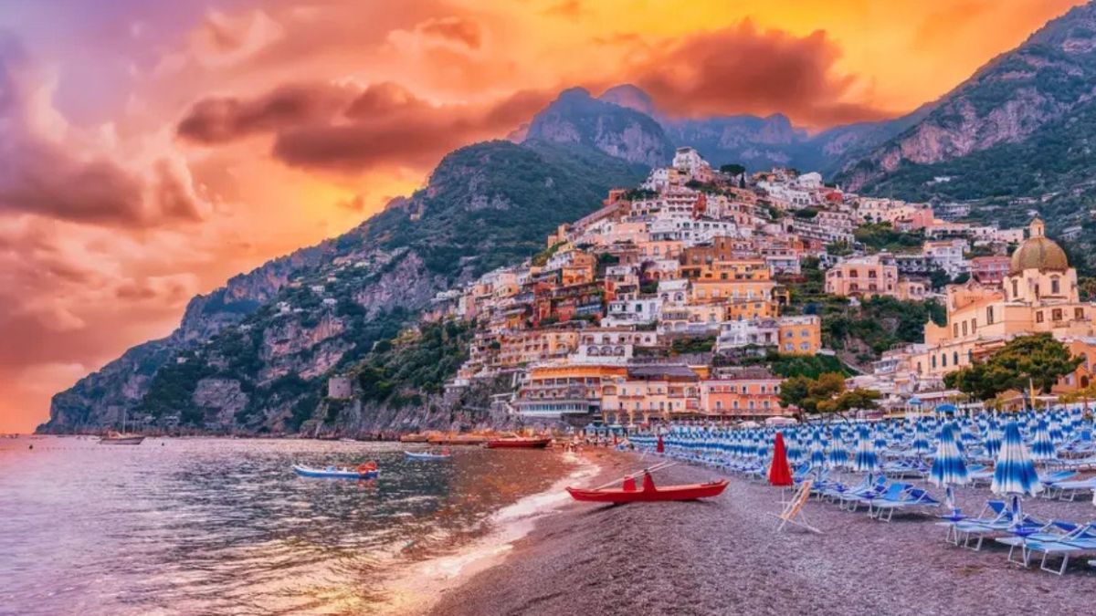 Le magiche location nel Mediterraneo di film e serie tv su Netflix: parti con noi in questo viaggio ideale tra scenari incantevoli.