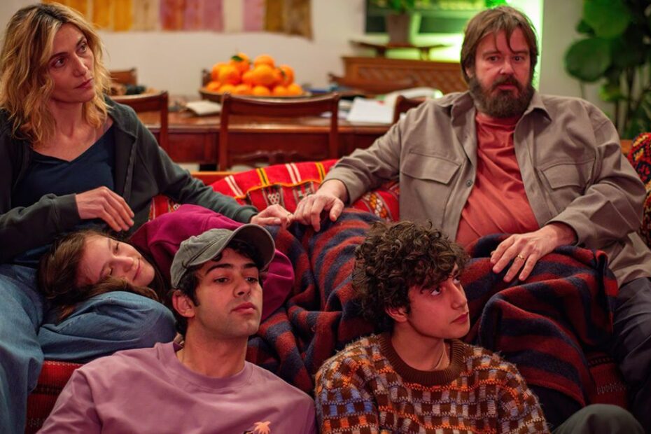 Storia di una notte: il film italiano che sta spopolando nei cinema ora è anche su Netflix. Un dramma familiare intenso. RECENSIONE