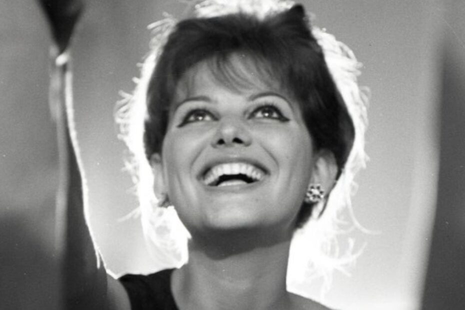 È morta Claudia Cardinale: con la sua scomparsa finisce un'epoca che rimpiangiamo, quelle delle grandi dive del Novecento