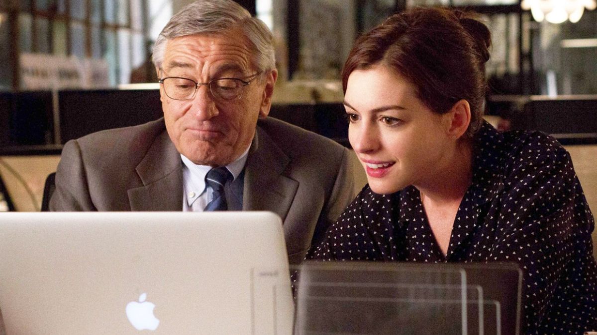 Lo stagista inaspettato: il film con Robert De Niro in Top 10 su Netflix. Per sorridere e per riflettere