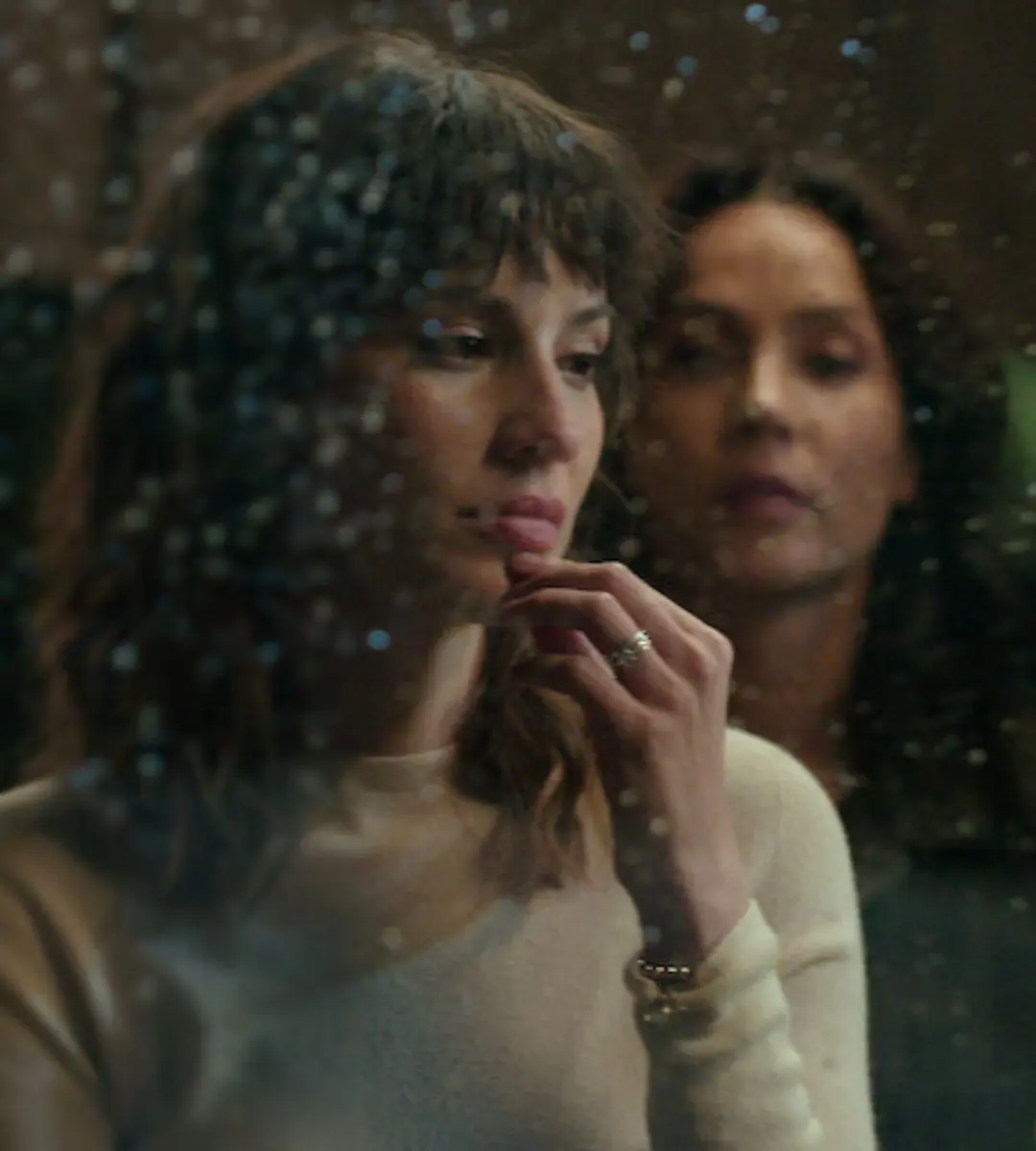 L'ospite: la serie tv colombiana finalmente su Netflix, con una storia ad alto tasso di seduzione.