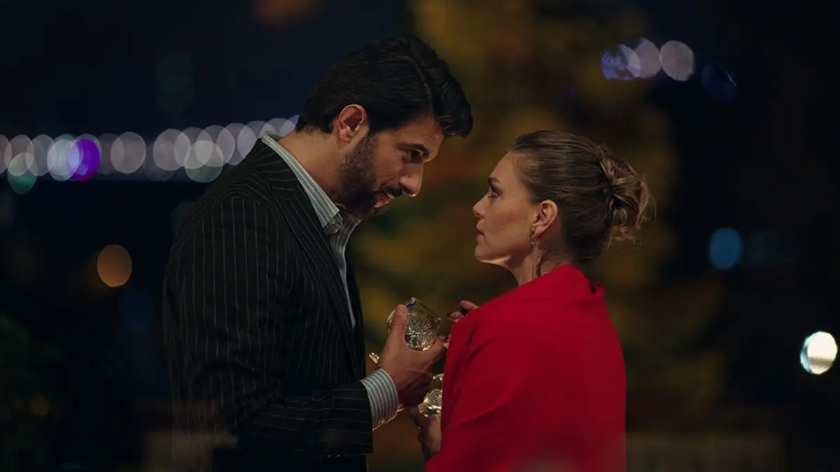 Old Money è la nuova serie turca in arrivo su Netflix: il fulcro del racconto è un amore contrastato, tra due mondi opposti.