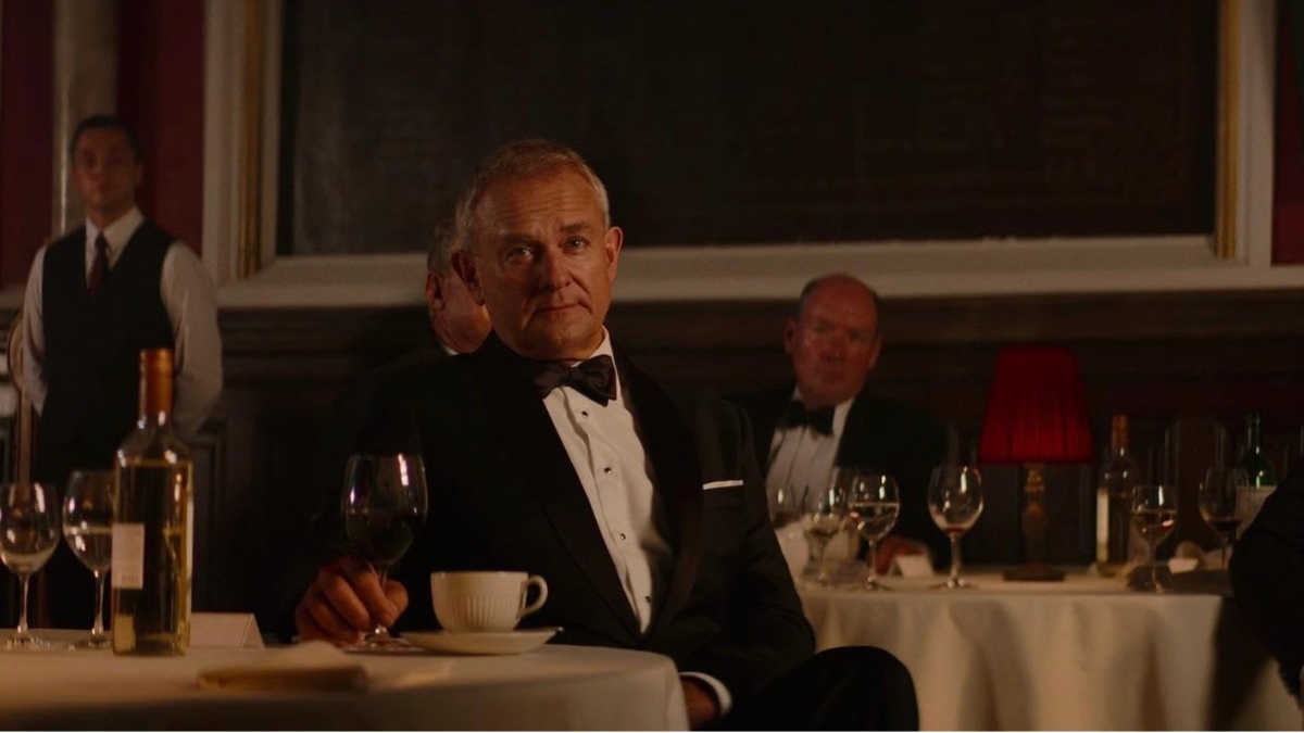 Hugh Bonneville è Hector Blake in I Came By film Netflix