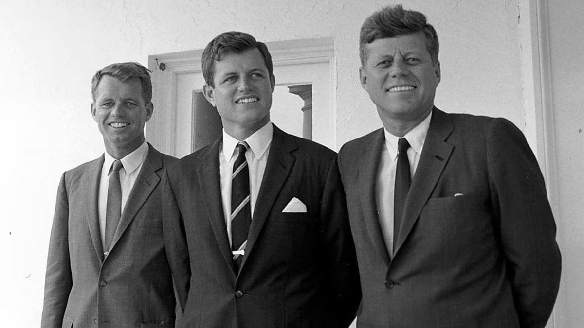 Annunciata la serie Netflix sulla famiglia Kennedy: ecco cosa sappiamo sull'ennesimo progetto dedicato alla grande dinastia americana.