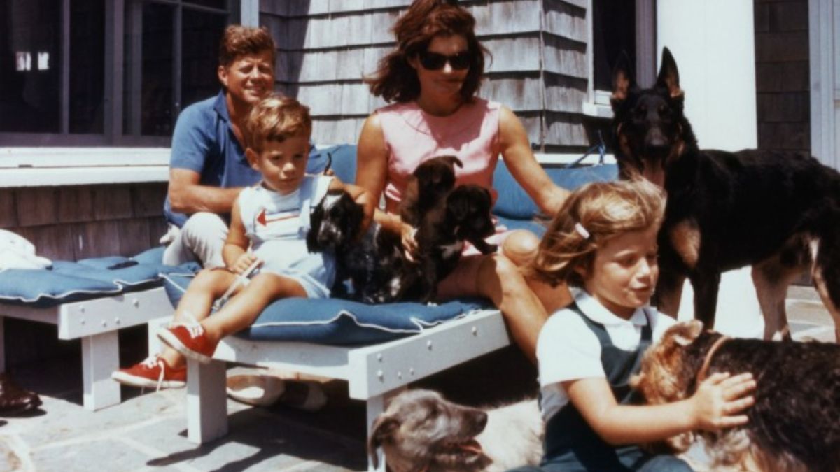 Annunciata la serie Netflix sulla famiglia Kennedy: ecco cosa sappiamo sull'ennesimo progetto dedicato alla grande dinastia americana.