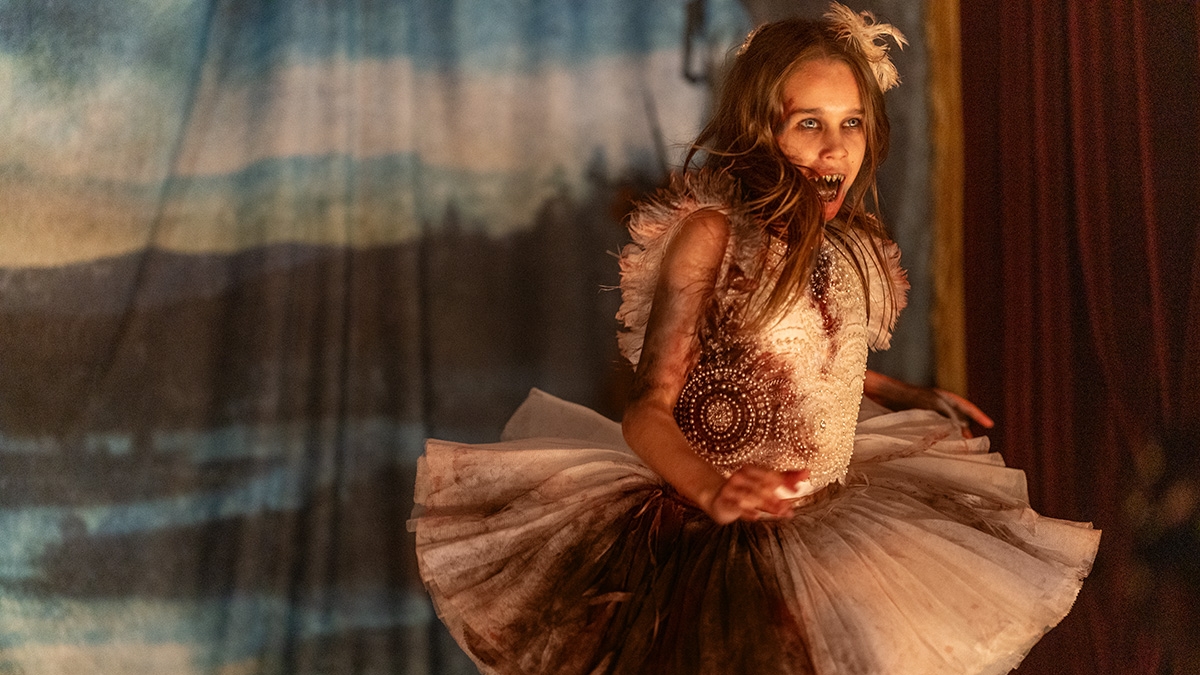 Abigail film horror streaming Netflix scena in tutu
