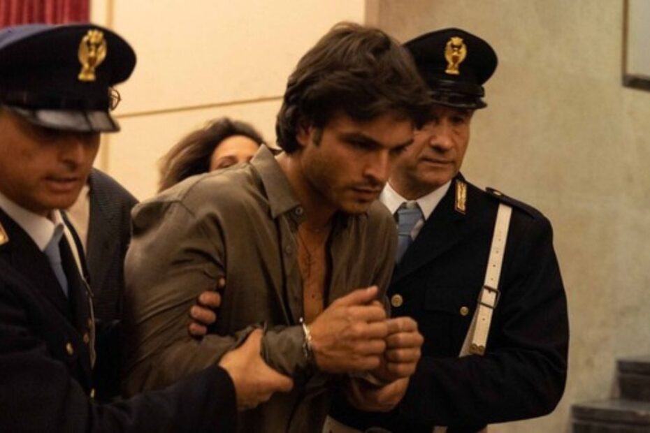 Califano sale in Top 10 su Netflix: identità pubblica, fragilità ed esposizione mediatica al centro del biopic sul cantautore.