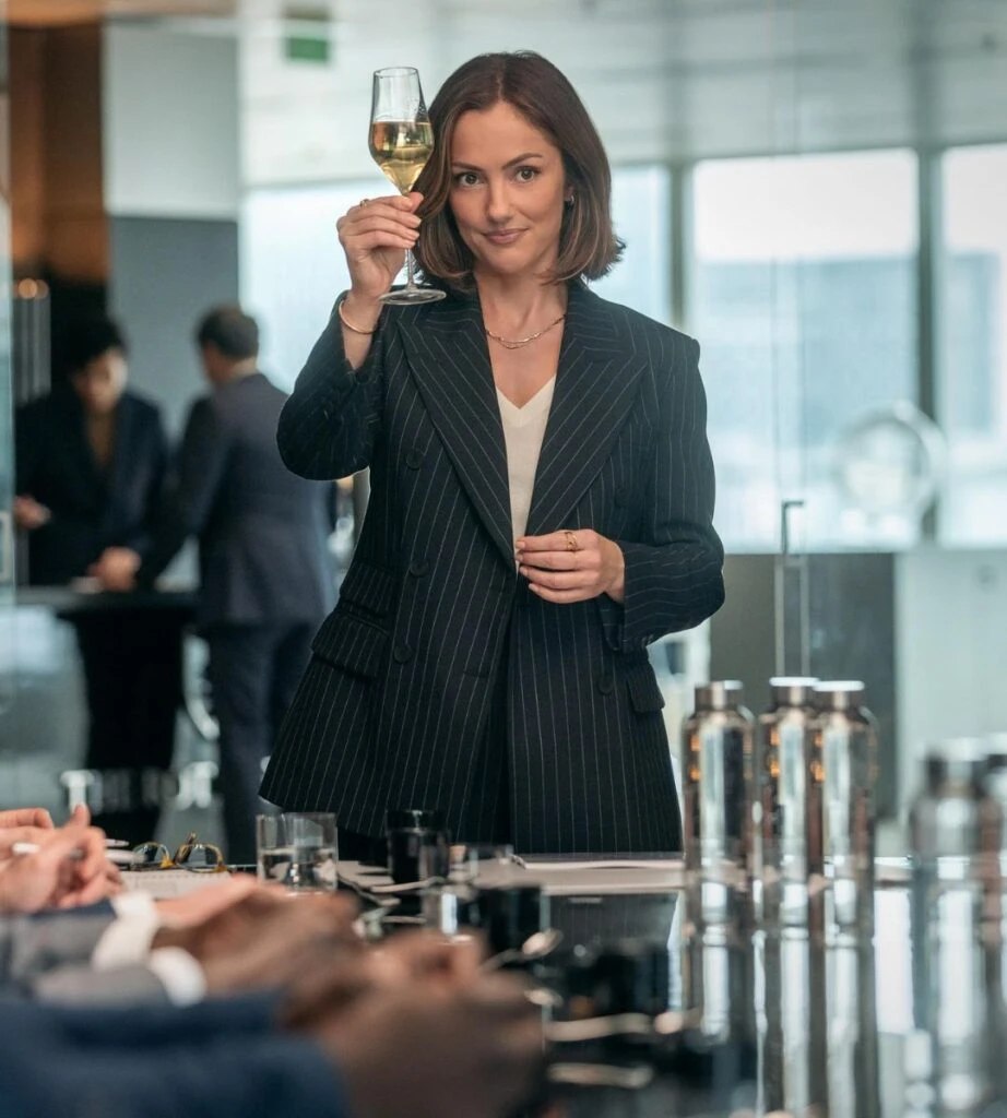 Champagne Problems è il film rom-com in vetta alla Top 10 Netflix. Una storia d'amore molto natalizia, ambientata a Parigi.