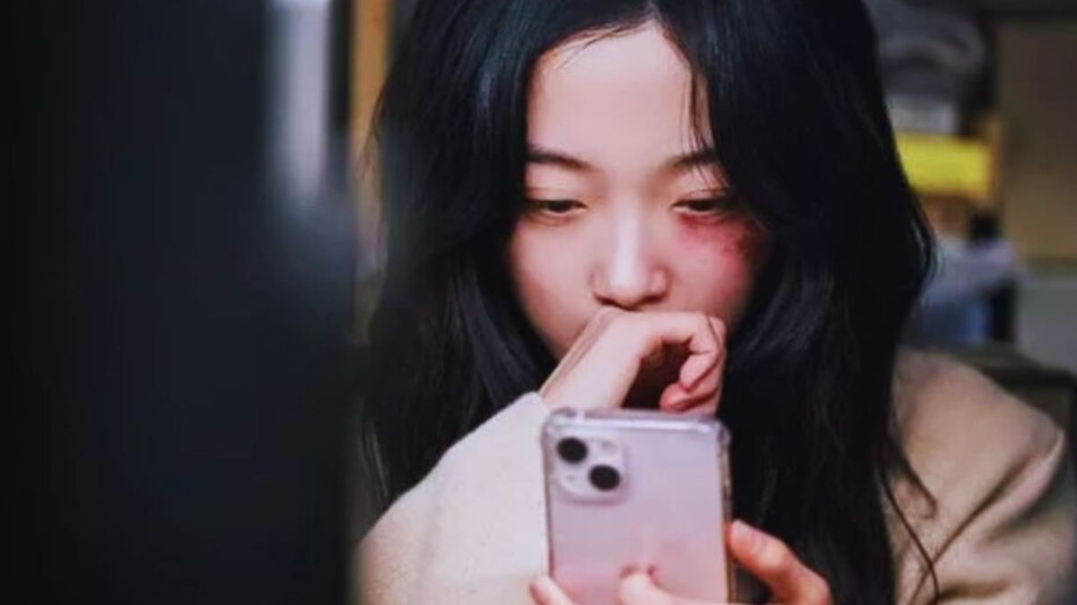 La nostra recensione di Non stare a guardare: la miniserie che tocca le corde dell'anima. Una storia ad altissimo impatto emotivo.