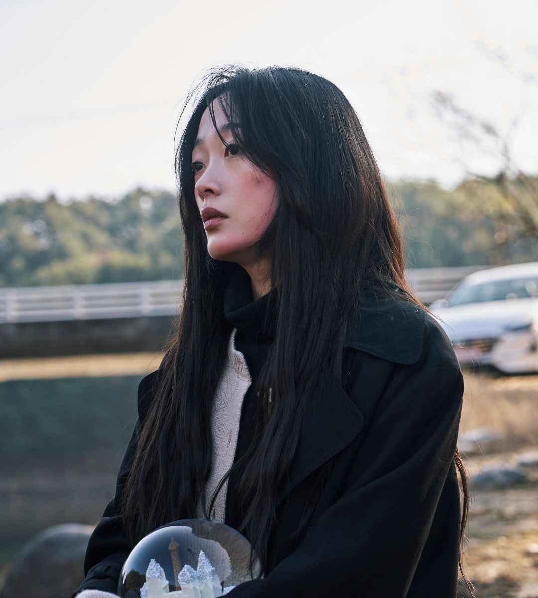 La nostra recensione di Non stare a guardare: la miniserie che tocca le corde dell'anima. Una storia ad altissimo impatto emotivo.