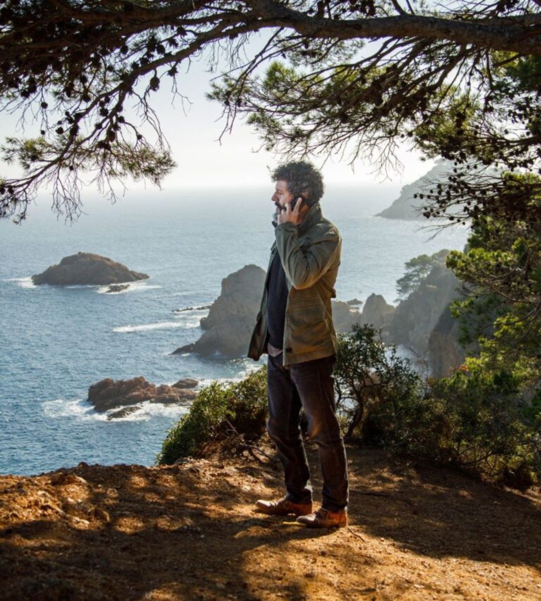 Città delle ombre: la nuova serie thriller spagnola è in arrivo su Netflix. Dai romanzi di Aro Sáinz de la Maza.