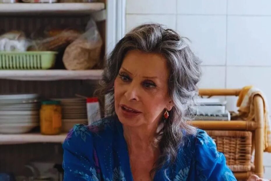 La vita davanti a sé: il film con Sofia Loren è "nascosto" nel catalogo di Netflix. In questo titolo del 2020, la Loren è diretta dal figlio.