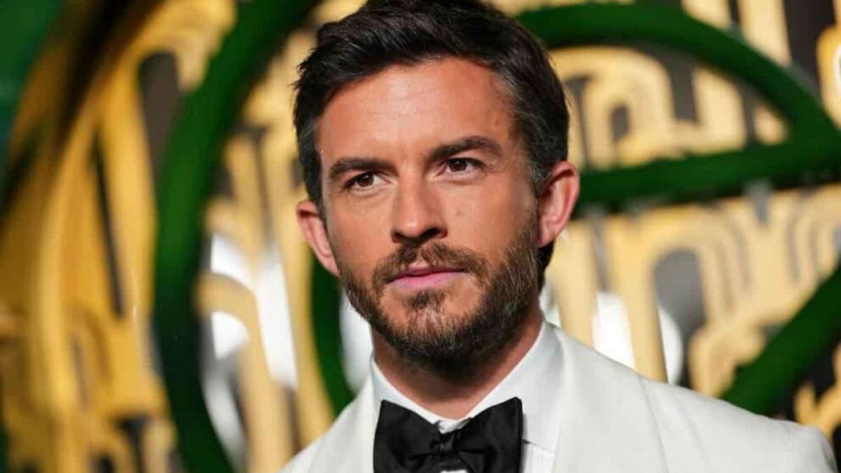 Jonathan Bailey guida la nuova ondata di star britanniche: ecco perché se ne parla ovunque