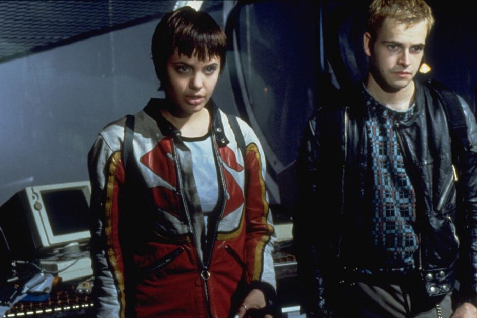 Hackers: su Netflix la nuova vita del film con Angelina Jolie. All'epoca sottovalutato, è oggi un piccolo cult