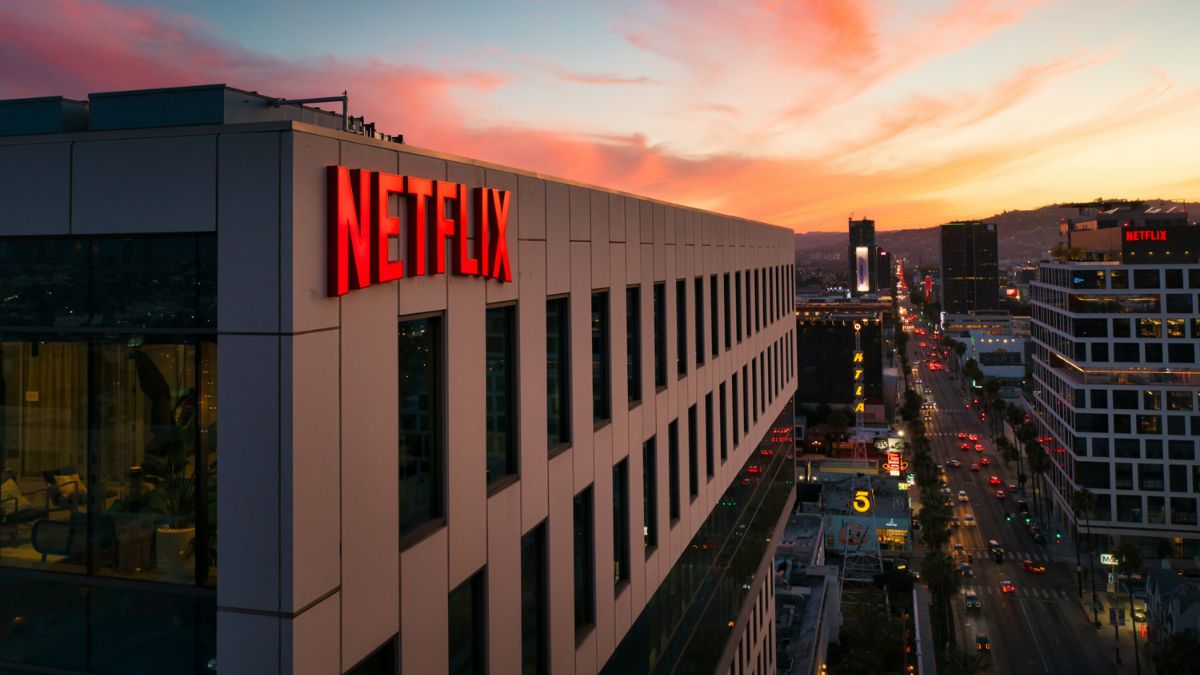 Netflix compra Warner Bros: è la nascita di un colosso globale. Un'operazione monstre da 83 miliardi di dollari.