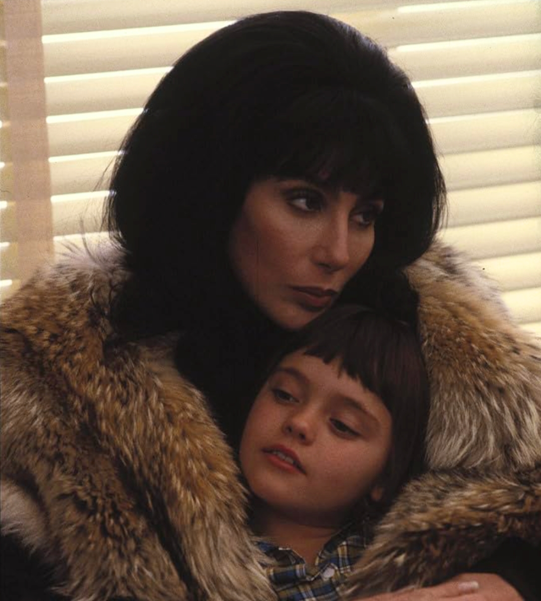 Scena madre e figlia
Cher e Christina Ricci in una scena di Sirene (Mermaids) ora su Netflix