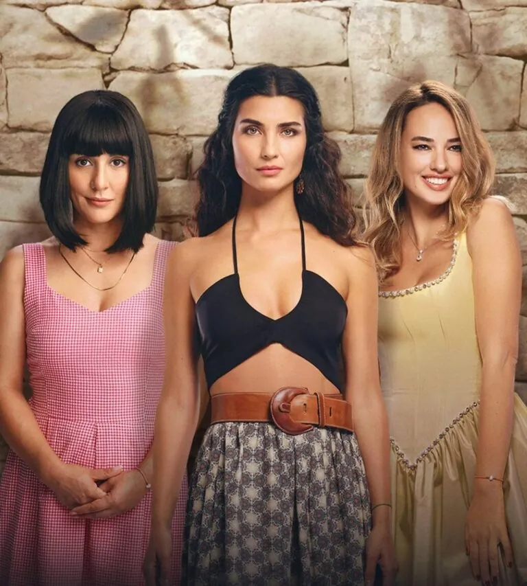 Another Self: la serie turca torna su Netflix con la stagione 3. Tutto quello che c'è da sapere sul viaggio delle tre protagoniste.
