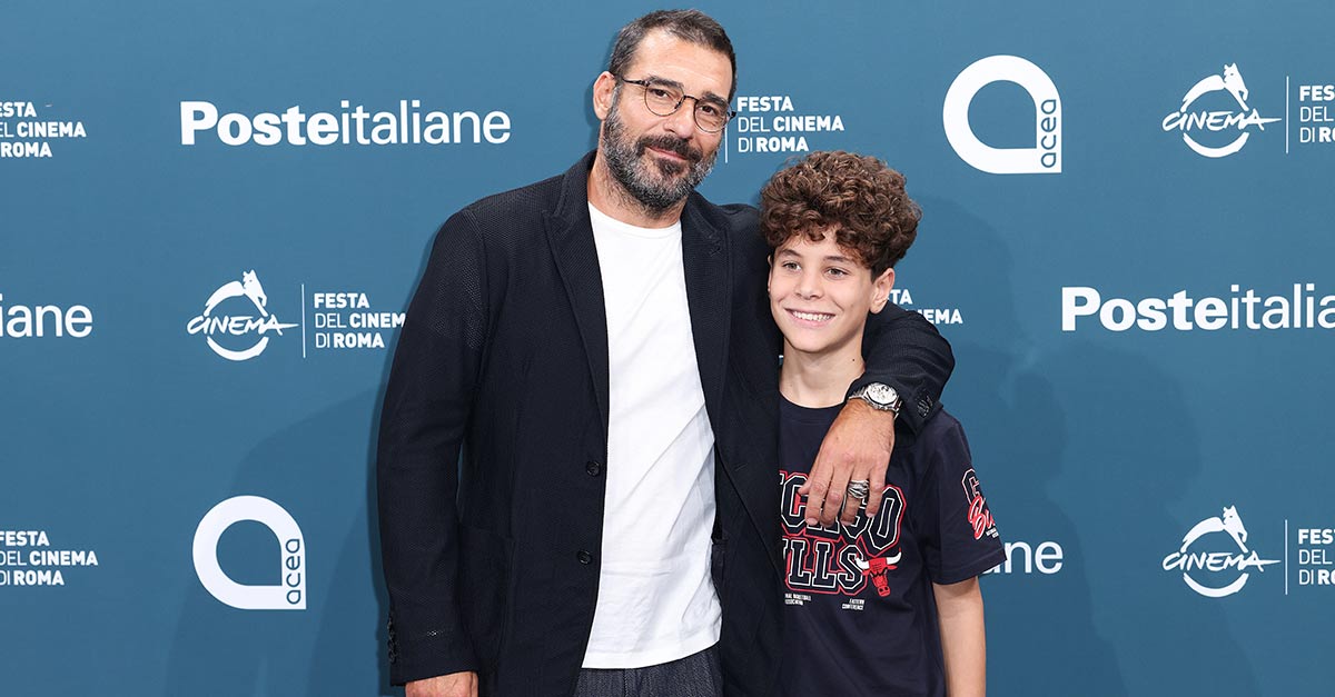 Chi è davvero Edoardo Leo? Un ritratto narrativo tra commedia all’italiana, ruoli iconici e film disponibili su Netflix.