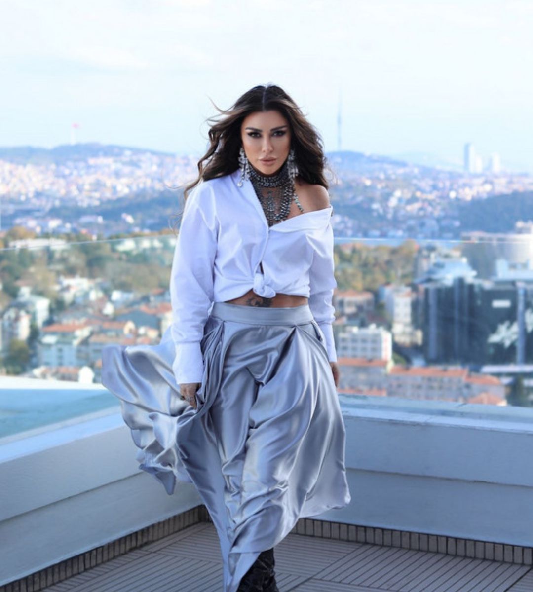 Clamoroso: Can Yaman arrestato in Turchia in un'inchiesta antidroga che ha coinvolto il mondo dello spettacolo.