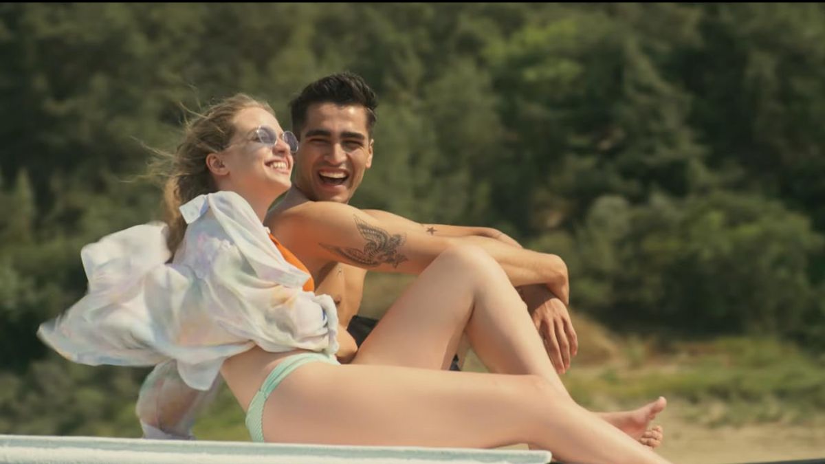 UFO film turco Ipek Filiz Yazici, Mert Ramazan Demir