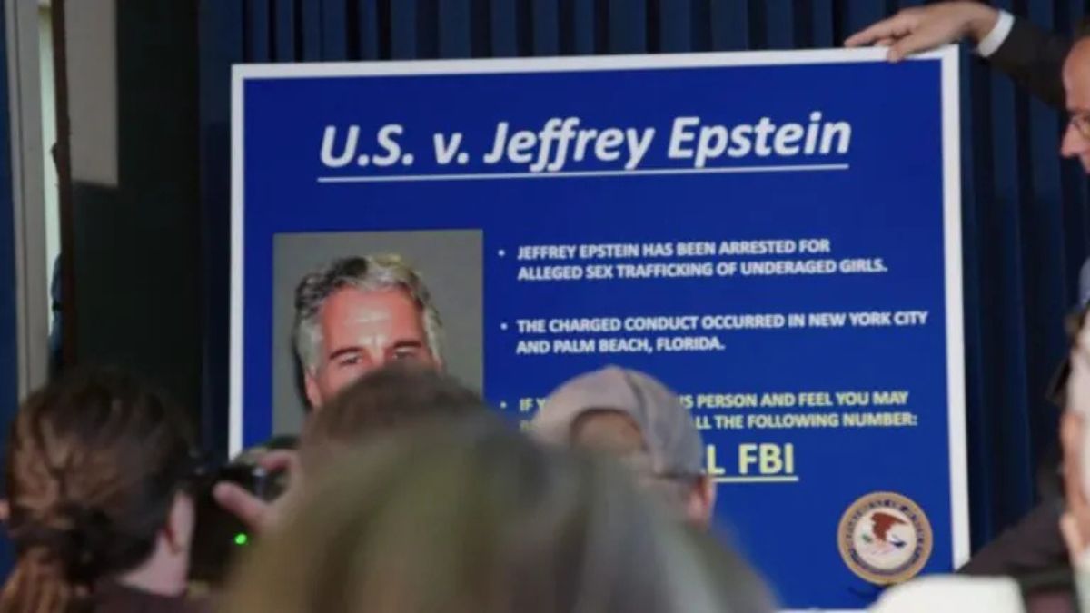 La serie documentario su Jeffrey Epstein è in streaming su Netflix, mentre il mondo assiste inorridito al rilascio degli Epstein files.