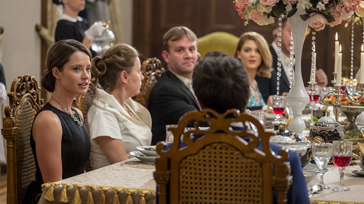 Semplicemente una favola: su Netflix una commedia romantica su un amore, ovviamente, contrastato. Una commedia sentimentale imperdibile. 