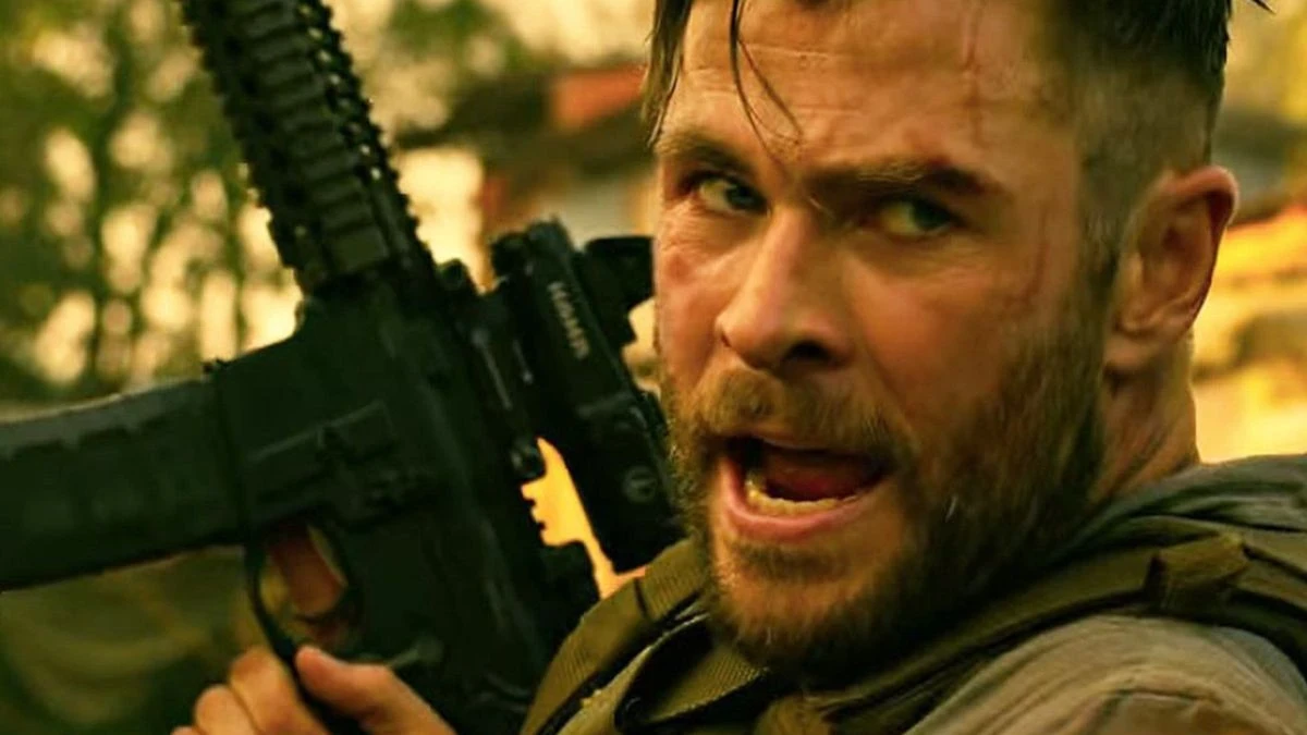 Hai amato l'adrenalina di War Machine? Ecco 3 film simili su Netflix. Storie d'azione originali che sono uscite direttamente sulla piattaforma