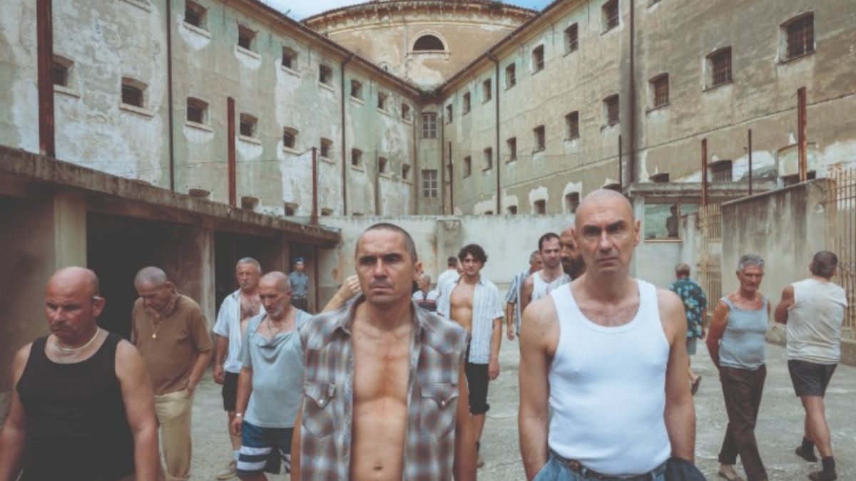 Portobello: in streaming su HBO MAX la serie su Enzo Tortora, diretta da Marco Bellocchio e magistralmente interpretata da Fabrizio Gifuni.