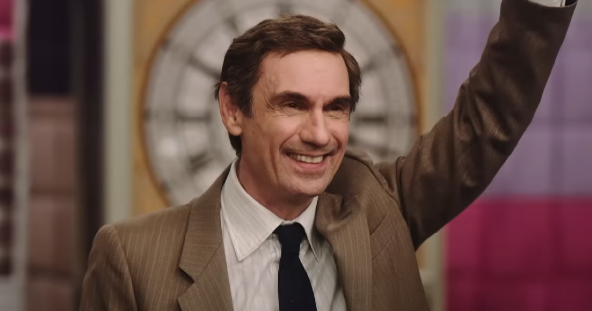 Portobello: in streaming su HBO MAX la serie su Enzo Tortora, diretta da Marco Bellocchio e magistralmente interpretata da Fabrizio Gifuni.