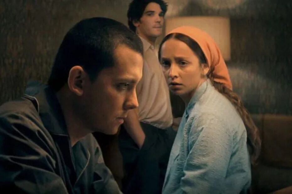 Segreti e bugie in una comunità (apparentemente) perfetta: Unchosen è il nuovo thriller psicologico britannico su Netflix.