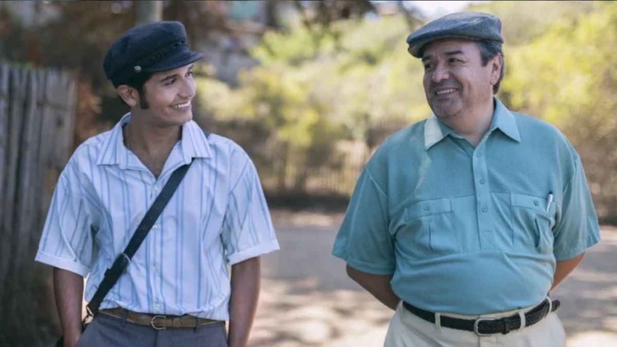 Ardente pazienza è disponibile su Netflix il film su Neruda, tratto dal romanzo di Skarmeta che ha già ispirato il capolavoro di Troisi.