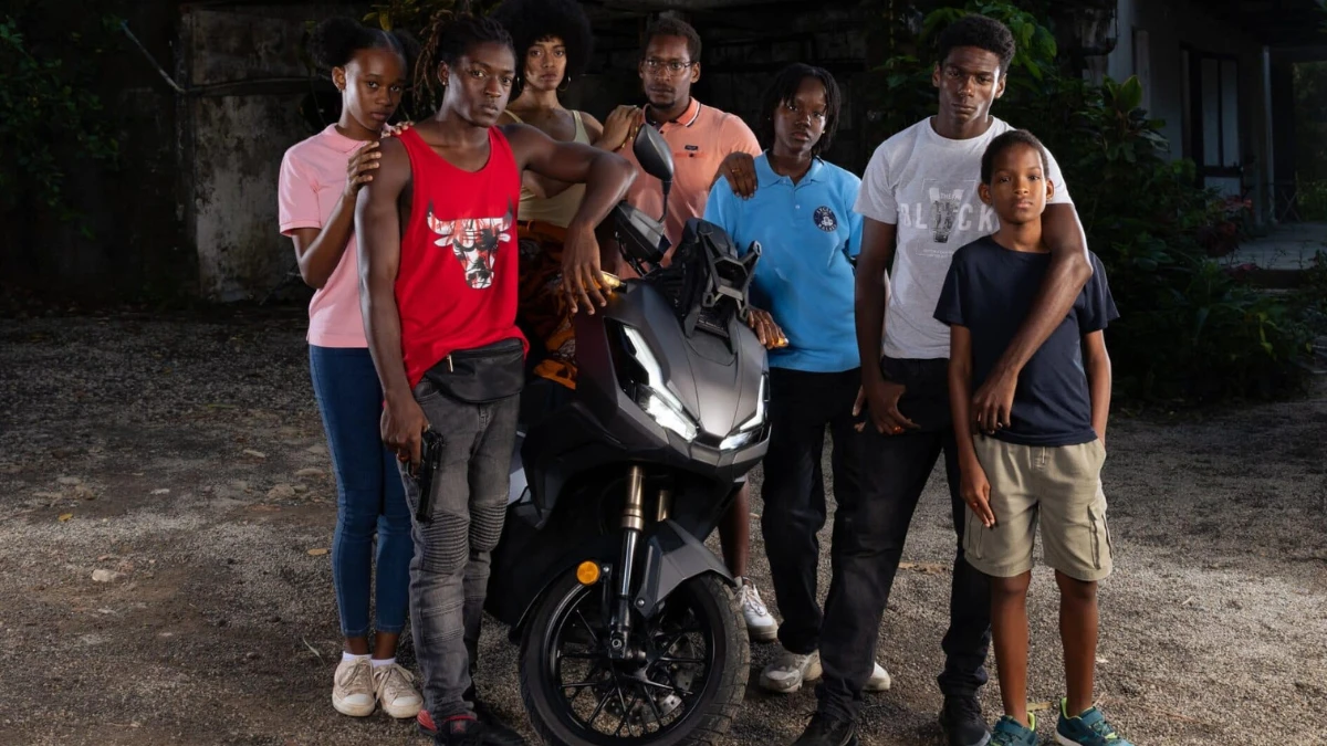 Bandi: il sorprendente crime francese vola in Top 10, ambientato nel paradisiaco scenario dei Caraibi, e precisamente in Martinica.