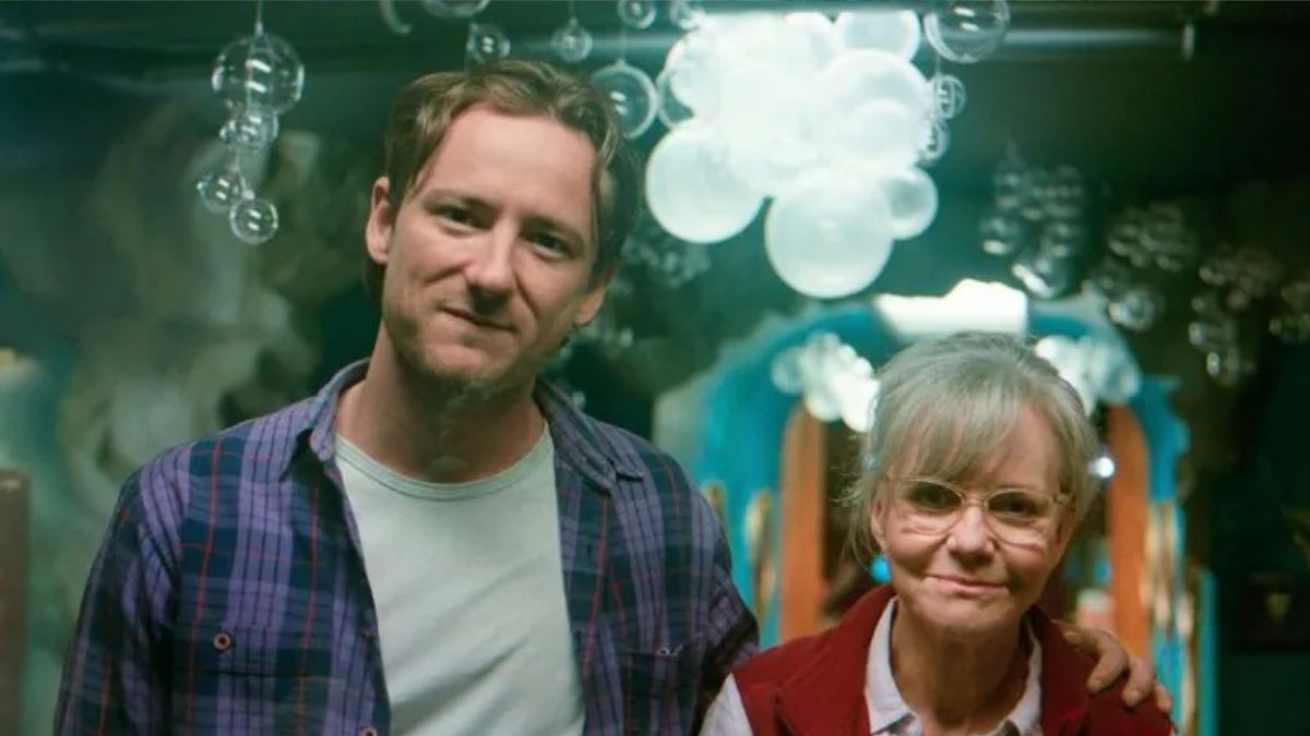 Creature luminose segna il ritorno su Netflix di Sally Field, due volte premio oscar. Disponibile su Netflix a partire dall'8 maggio 2026. 