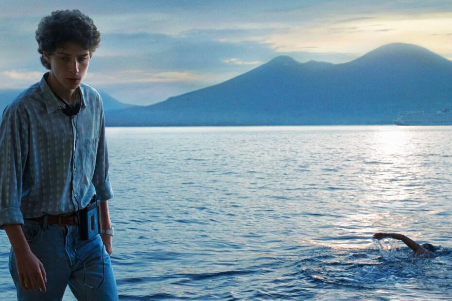 È stata la mano di Dio: il film più intimo di Paolo Sorrentino è su Netflix e, come sa chi lo ha visto, è un titolo da non perdere.