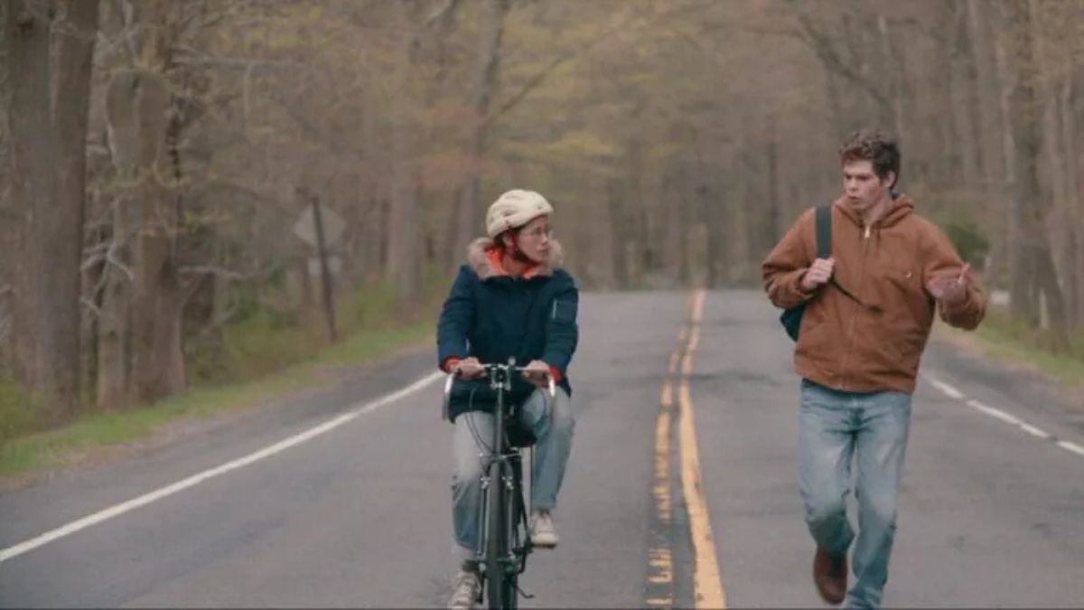 L'altra metà: il film su Netflix non è una semplice commedia romantica, ma riscrive in chiave moderna la storia di Cyrano de Bergerac.