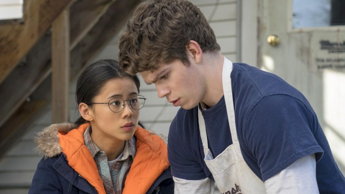 L'altra metà: il film su Netflix non è una semplice commedia romantica, ma riscrive in chiave moderna la storia di Cyrano de Bergerac.