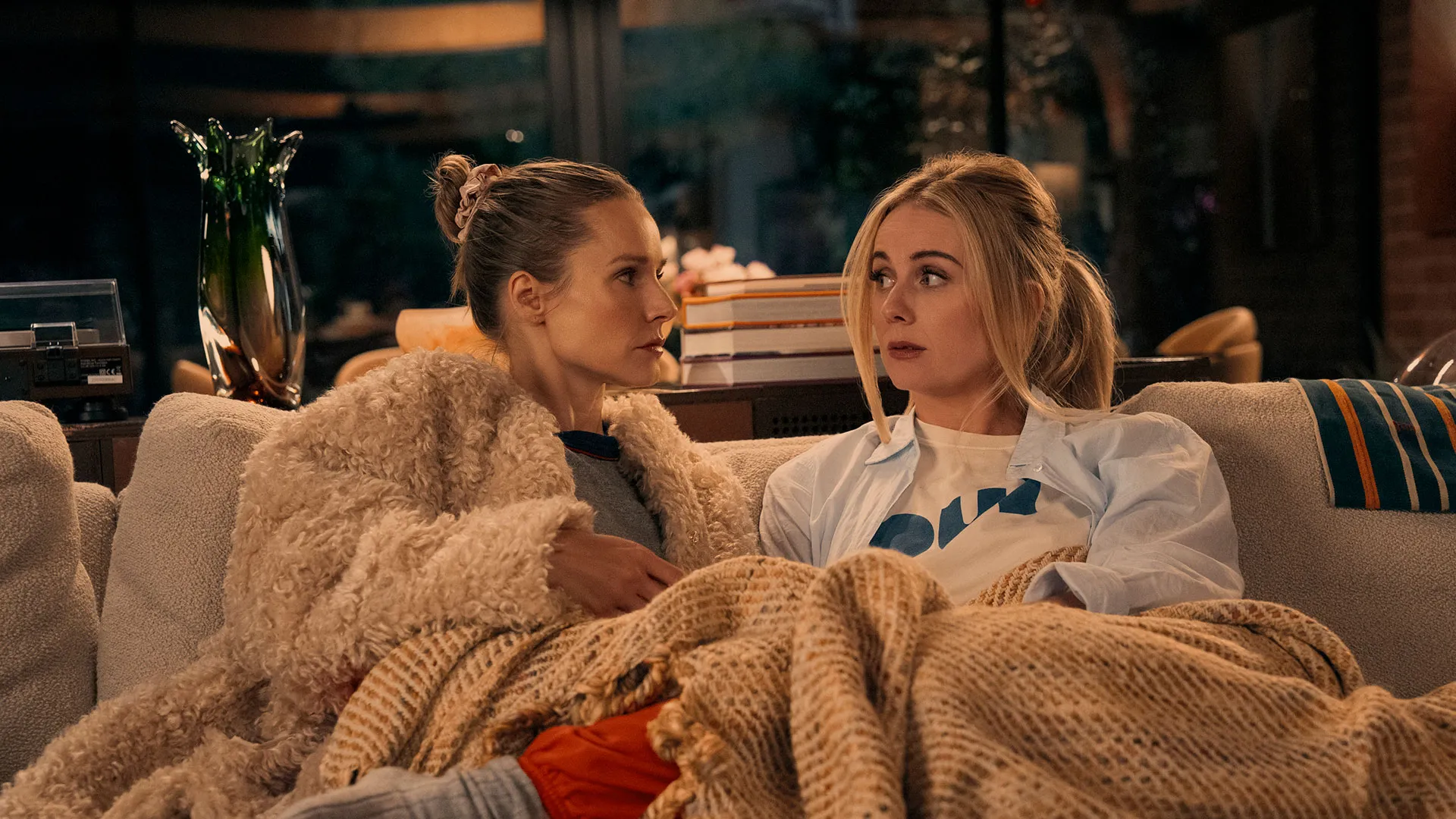 Stanno tornando la podcaster agnostica Joanne e il riflessivo rabbino Noah. Nobody Wants This: è imminente la stagione 3 su Netflix.